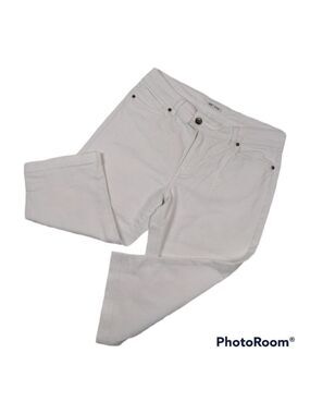 Lee Just Below The Waisted White Five Pocket Straight Leg Jean Capris
